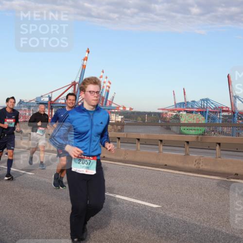 03.10.2024 - Köhlbrandbrückenlauf Matties Gatica Varas http://msf.ph/oto/7147847 03.10.2024 09:44:10 Position 2 1716, 297, 2058, 1746, 4118, 2057, 245 meine-sportfotos.de