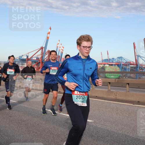 03.10.2024 - Köhlbrandbrückenlauf Matties Gatica Varas http://msf.ph/oto/7147856 03.10.2024 09:44:10 Position 2 1716, 2058, 1746, 2753, 1, 35, 2057 meine-sportfotos.de