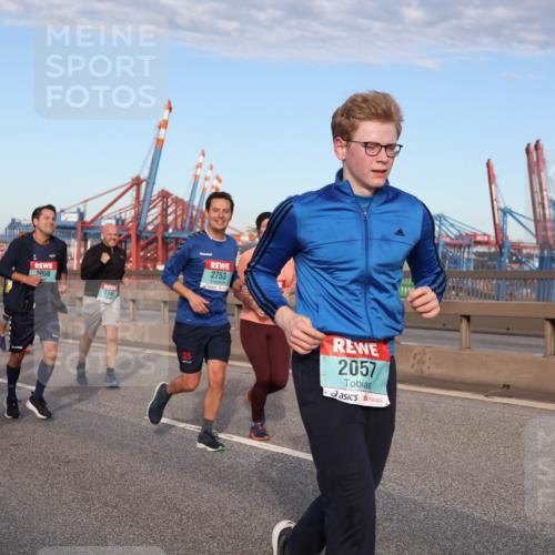 03.10.2024 - Köhlbrandbrückenlauf Matties Gatica Varas http://msf.ph/oto/7147860 03.10.2024 09:44:11 Position 2 1716, 2058, 1745, 2753, 35, 2057 meine-sportfotos.de