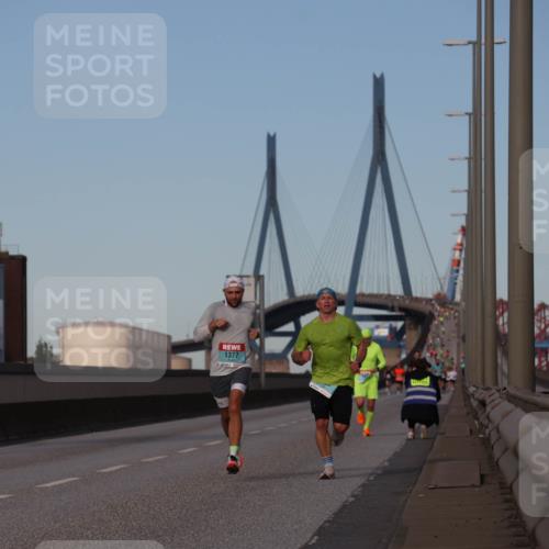 03.10.2024 - Köhlbrandbrückenlauf Luisa Fischer http://msf.ph/oto/7147874 03.10.2024 09:39:18 Position 3 1377 meine-sportfotos.de