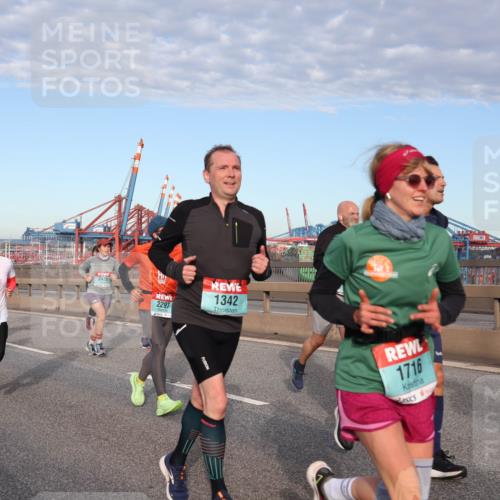 03.10.2024 - Köhlbrandbrückenlauf Matties Gatica Varas http://msf.ph/oto/7147881 03.10.2024 09:44:13 Position 2 170, 2420, 2297, 1342, 1716 meine-sportfotos.de