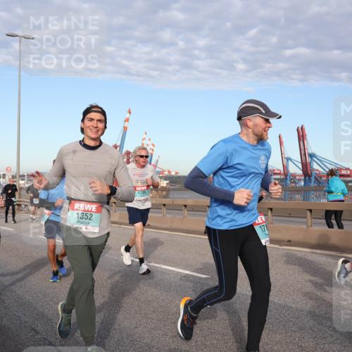 03.10.2024 - Köhlbrandbrückenlauf Matties Gatica Varas http://msf.ph/oto/7147905 03.10.2024 09:44:16 Position 2 1352, 1735, 2015, 23, 21, 2421 meine-sportfotos.de