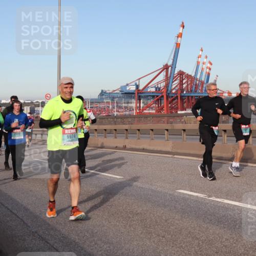 03.10.2024 - Köhlbrandbrückenlauf Matties Gatica Varas http://msf.ph/oto/7147928 03.10.2024 09:44:20 Position 2 1627, 2000, 1974, 1937 meine-sportfotos.de