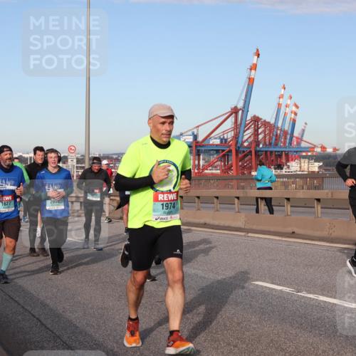 03.10.2024 - Köhlbrandbrückenlauf Matties Gatica Varas http://msf.ph/oto/7147935 03.10.2024 09:44:21 Position 2 1, 1683, 1526, 1627, 2000, 1974, 92 meine-sportfotos.de