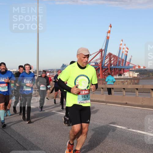 03.10.2024 - Köhlbrandbrückenlauf Matties Gatica Varas http://msf.ph/oto/7147938 03.10.2024 09:44:21 Position 2 1627, 2000, 1590, 1974, 192 meine-sportfotos.de