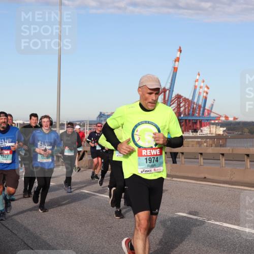 03.10.2024 - Köhlbrandbrückenlauf Matties Gatica Varas http://msf.ph/oto/7147940 03.10.2024 09:44:21 Position 2 1683, 1526, 1627, 20, 1590, 1974, 929 meine-sportfotos.de