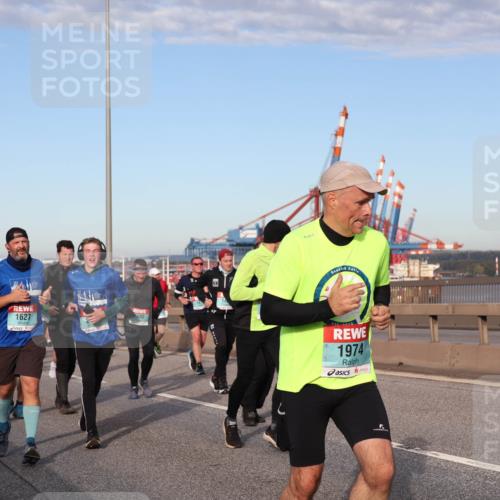 03.10.2024 - Köhlbrandbrückenlauf Matties Gatica Varas http://msf.ph/oto/7147942 03.10.2024 09:44:21 Position 2 1627, 1974 meine-sportfotos.de