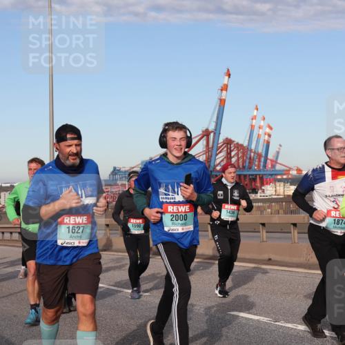 03.10.2024 - Köhlbrandbrückenlauf Matties Gatica Varas http://msf.ph/oto/7147962 03.10.2024 09:44:23 Position 2 1525, 1683, 1627, 2000, 1590, 1436, 3, 1874, 5236 meine-sportfotos.de