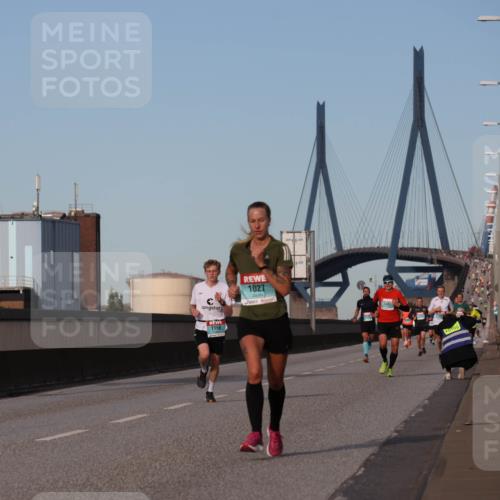 03.10.2024 - Köhlbrandbrückenlauf Luisa Fischer http://msf.ph/oto/7147963 03.10.2024 09:40:18 Position 3 1158, 1027, 1203 meine-sportfotos.de