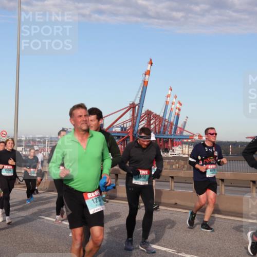 03.10.2024 - Köhlbrandbrückenlauf Matties Gatica Varas http://msf.ph/oto/7147979 03.10.2024 09:44:24 Position 2 2460, 1683, 1526, 1931, 127, 24, 1610, 1590, 1436 meine-sportfotos.de