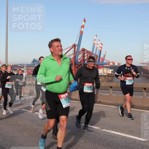 03.10.2024 - Köhlbrandbrückenlauf Matties Gatica Varas http://msf.ph/oto/7147982 03.10.2024 09:44:25 Position 2 2460, 1526, 1683, 1590, 127, 1610, 136, 53 meine-sportfotos.de