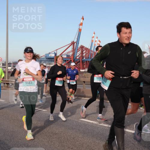 03.10.2024 - Köhlbrandbrückenlauf Matties Gatica Varas http://msf.ph/oto/7148009 03.10.2024 09:44:26 Position 2 2460, 1683, 1526, 1079, 200, 24 meine-sportfotos.de