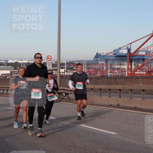 03.10.2024 - Köhlbrandbrückenlauf Matties Gatica Varas http://msf.ph/oto/7148068 03.10.2024 09:44:30 Position 2 1500, 18, 2020, 1747, 1807, 1500, 1973, 2834 meine-sportfotos.de