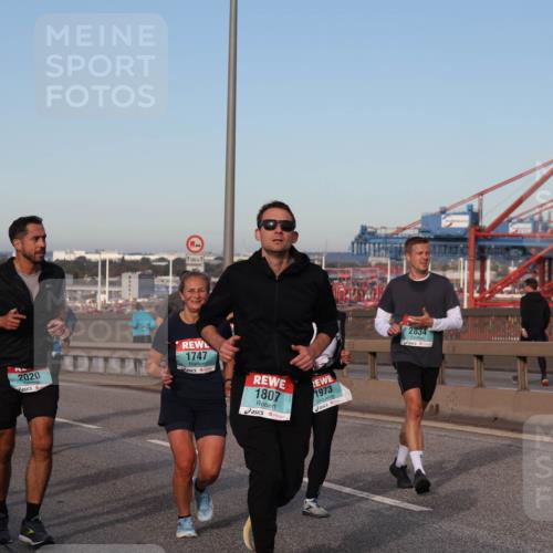 03.10.2024 - Köhlbrandbrückenlauf Matties Gatica Varas http://msf.ph/oto/7148087 03.10.2024 09:44:32 Position 2 500, 1965, 2020, 1747, 1807, 1973, 2834 meine-sportfotos.de