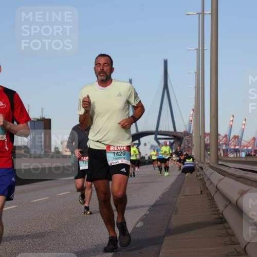 03.10.2024 - Köhlbrandbrückenlauf Luisa Fischer http://msf.ph/oto/7148101 03.10.2024 09:43:42 Position 3 1469, 125, 1420 meine-sportfotos.de