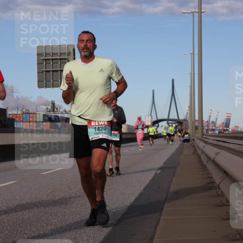 03.10.2024 - Köhlbrandbrückenlauf Luisa Fischer http://msf.ph/oto/7148112 03.10.2024 09:43:44 Position 3 1469, 1420, 1255 meine-sportfotos.de