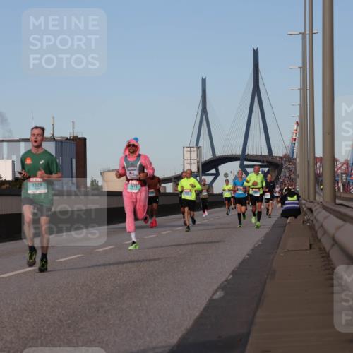 03.10.2024 - Köhlbrandbrückenlauf Luisa Fischer http://msf.ph/oto/7148121 03.10.2024 09:43:46 Position 3 1329, 1478, 1255 meine-sportfotos.de
