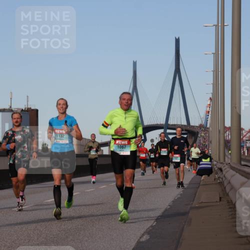 03.10.2024 - Köhlbrandbrückenlauf Luisa Fischer http://msf.ph/oto/7148196 03.10.2024 09:43:55 Position 3 1533, 1482, 1132, 1067, 1197, 1437 meine-sportfotos.de