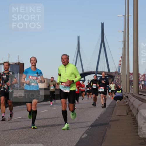 03.10.2024 - Köhlbrandbrückenlauf Luisa Fischer http://msf.ph/oto/7148201 03.10.2024 09:43:56 Position 3 1482, 1132, 1067 meine-sportfotos.de