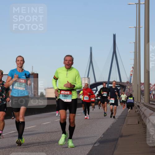 03.10.2024 - Köhlbrandbrückenlauf Luisa Fischer http://msf.ph/oto/7148213 03.10.2024 09:43:57 Position 3 1001, 1132, 1067, 1140, 1197, 1437 meine-sportfotos.de