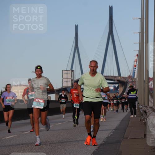 03.10.2024 - Köhlbrandbrückenlauf Luisa Fischer http://msf.ph/oto/7148301 03.10.2024 09:44:14 Position 3 763, 1443, 1442, 2293 meine-sportfotos.de