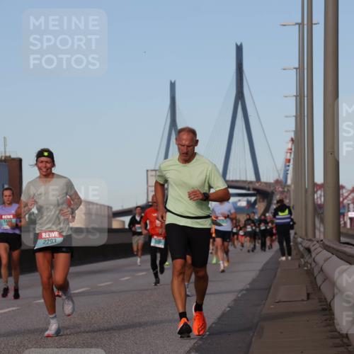 03.10.2024 - Köhlbrandbrückenlauf Luisa Fischer http://msf.ph/oto/7148313 03.10.2024 09:44:16 Position 3 1443, 2293 meine-sportfotos.de