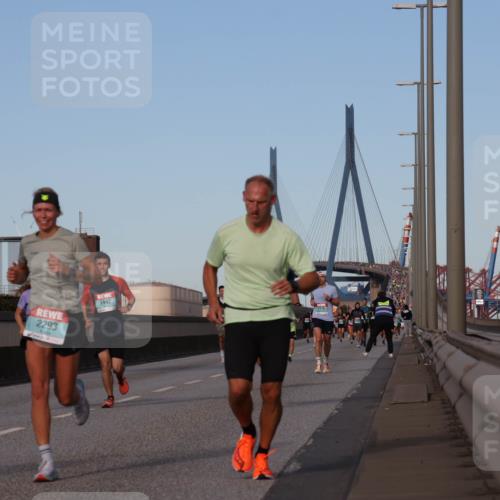 03.10.2024 - Köhlbrandbrückenlauf Luisa Fischer http://msf.ph/oto/7148325 03.10.2024 09:44:17 Position 3 2293, 1442, 1176 meine-sportfotos.de