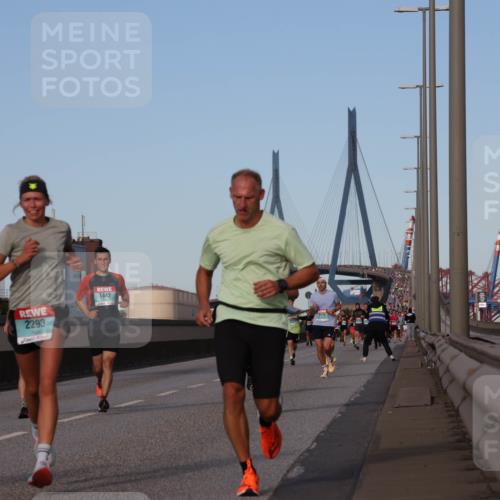 03.10.2024 - Köhlbrandbrückenlauf Luisa Fischer http://msf.ph/oto/7148328 03.10.2024 09:44:17 Position 3 2293, 1442 meine-sportfotos.de