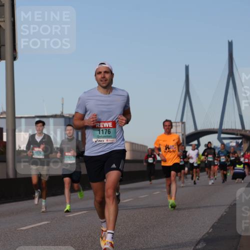 03.10.2024 - Köhlbrandbrückenlauf Luisa Fischer http://msf.ph/oto/7148336 03.10.2024 09:44:28 Position 3 1270, 1161, 1176 meine-sportfotos.de