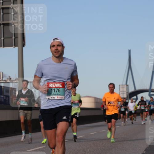 03.10.2024 - Köhlbrandbrückenlauf Luisa Fischer http://msf.ph/oto/7148346 03.10.2024 09:44:29 Position 3 1176, 1270, 1914 meine-sportfotos.de