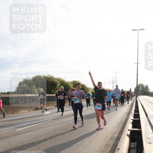 03.10.2024 - Köhlbrandbrückenlauf Miley Keyser http://msf.ph/oto/7157811 03.10.2024 09:18:56 Position 3 2245, 1935 meine-sportfotos.de