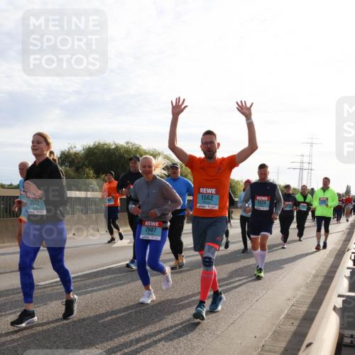 03.10.2024 - Köhlbrandbrückenlauf Miley Keyser http://msf.ph/oto/7157967 03.10.2024 09:19:52 Position 3 2572, 2607, 1562, 2529 meine-sportfotos.de