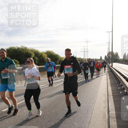 03.10.2024 - Köhlbrandbrückenlauf Miley Keyser http://msf.ph/oto/7158426 03.10.2024 09:22:14 Position 3 1949, 1941, 2900, 3567 meine-sportfotos.de