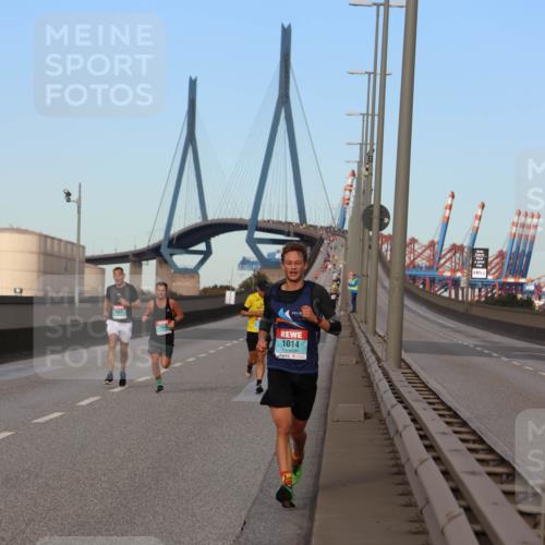 03.10.2024 - Köhlbrandbrückenlauf Miley Keyser http://msf.ph/oto/7165661 03.10.2024 09:37:26 Position 3 1043, 1014 meine-sportfotos.de