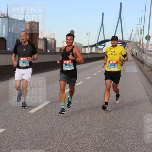 03.10.2024 - Köhlbrandbrückenlauf Miley Keyser http://msf.ph/oto/7165746 03.10.2024 09:37:35 Position 3 1043, 1063, 1052 meine-sportfotos.de