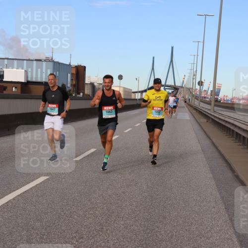 03.10.2024 - Köhlbrandbrückenlauf Miley Keyser http://msf.ph/oto/7165757 03.10.2024 09:37:35 Position 3 1043, 1063, 1052 meine-sportfotos.de