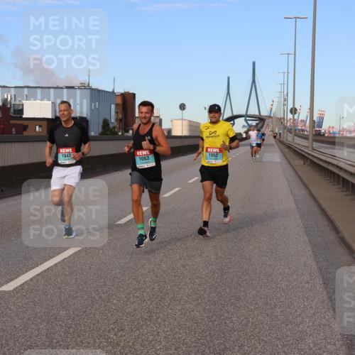 03.10.2024 - Köhlbrandbrückenlauf Miley Keyser http://msf.ph/oto/7165770 03.10.2024 09:37:36 Position 3 1043, 1063, 1052 meine-sportfotos.de