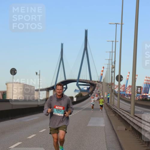 03.10.2024 - Köhlbrandbrückenlauf Miley Keyser http://msf.ph/oto/7165864 03.10.2024 09:38:24 Position 3 1313, 14 meine-sportfotos.de