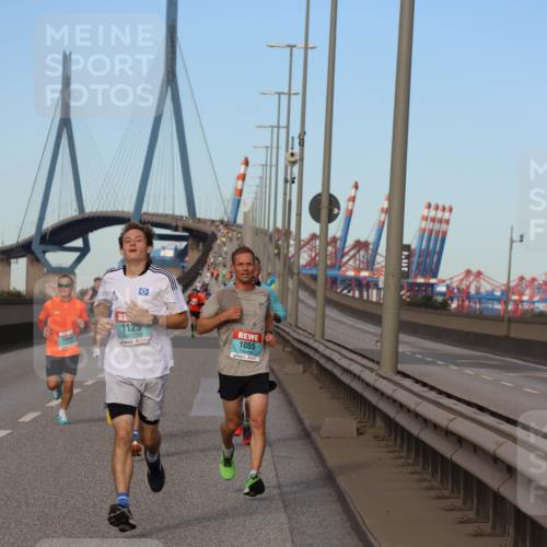 03.10.2024 - Köhlbrandbrückenlauf Miley Keyser http://msf.ph/oto/7166066 03.10.2024 09:39:21 Position 3 1090, 1125, 1055 meine-sportfotos.de