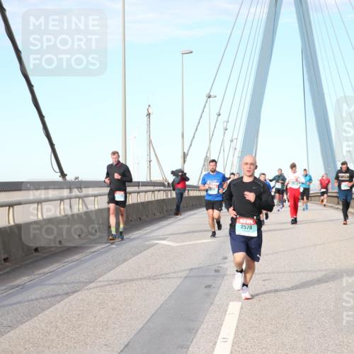 03.10.2024 - Köhlbrandbrückenlauf Jannik Wohlers http://msf.ph/oto/7166501 03.10.2024 09:41:57 Position 2 2570 meine-sportfotos.de