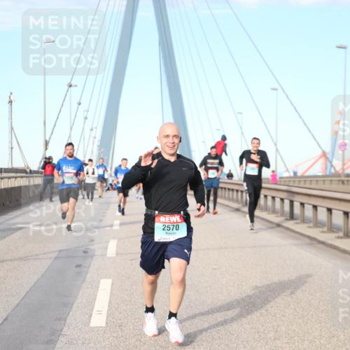 03.10.2024 - Köhlbrandbrückenlauf Jannik Wohlers http://msf.ph/oto/7166559 03.10.2024 09:41:58 Position 2 44, 2570 meine-sportfotos.de