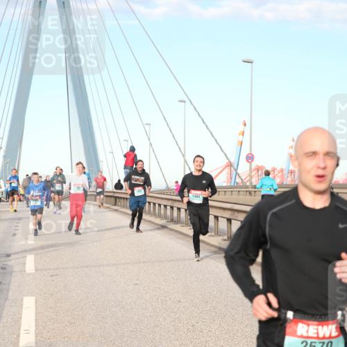 03.10.2024 - Köhlbrandbrückenlauf Jannik Wohlers http://msf.ph/oto/7166571 03.10.2024 09:41:59 Position 2 1998, 1484, 2570 meine-sportfotos.de