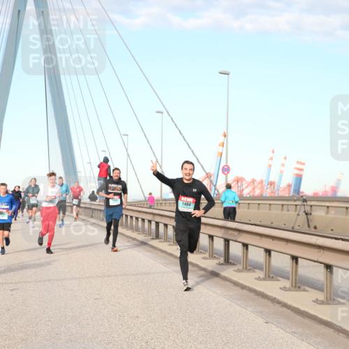 03.10.2024 - Köhlbrandbrückenlauf Jannik Wohlers http://msf.ph/oto/7166764 03.10.2024 09:42:00 Position 2 1998, 1484 meine-sportfotos.de
