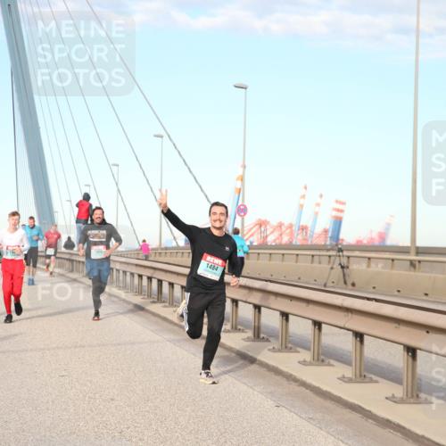 03.10.2024 - Köhlbrandbrückenlauf Jannik Wohlers http://msf.ph/oto/7166772 03.10.2024 09:42:00 Position 2 195, 1484 meine-sportfotos.de