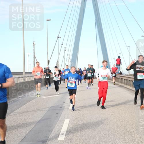 03.10.2024 - Köhlbrandbrückenlauf Jannik Wohlers http://msf.ph/oto/7166813 03.10.2024 09:42:02 Position 2 1998, 1999, 1400, 1997 meine-sportfotos.de