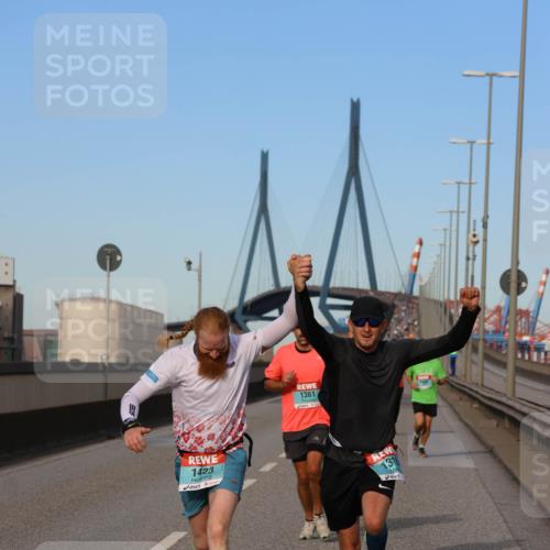 03.10.2024 - Köhlbrandbrückenlauf Miley Keyser http://msf.ph/oto/7166929 03.10.2024 09:41:24 Position 3 1423, 1361, 1316 meine-sportfotos.de