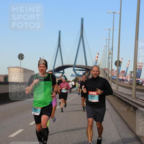 03.10.2024 - Köhlbrandbrückenlauf Miley Keyser http://msf.ph/oto/7167101 03.10.2024 09:41:47 Position 3 1053, 1131, 1091 meine-sportfotos.de