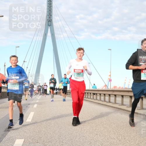 03.10.2024 - Köhlbrandbrückenlauf Jannik Wohlers http://msf.ph/oto/7167186 03.10.2024 09:42:04 Position 2 2230, 1999, 2016, 1997, 1400 meine-sportfotos.de