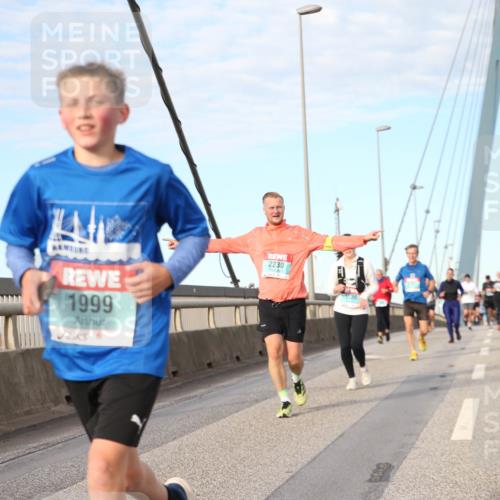 03.10.2024 - Köhlbrandbrückenlauf Jannik Wohlers http://msf.ph/oto/7167203 03.10.2024 09:42:05 Position 2 1999, 2, 2230 meine-sportfotos.de