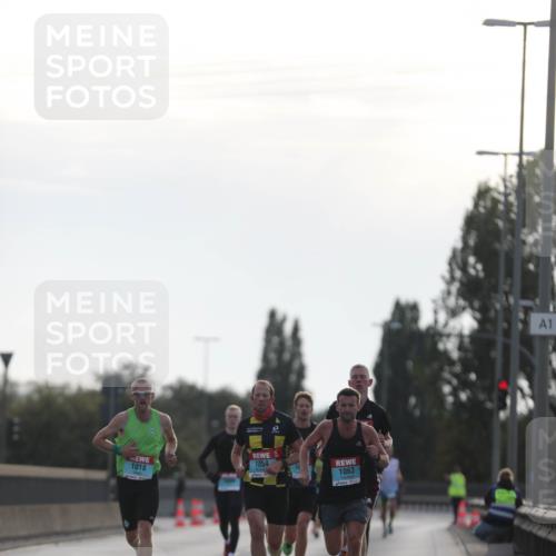 03.10.2024 - Köhlbrandbrückenlauf Fuchs,  Jonas http://msf.ph/oto/7167298 03.10.2024 09:10:20 Position 3 1054, 1018, 1063, 1 meine-sportfotos.de